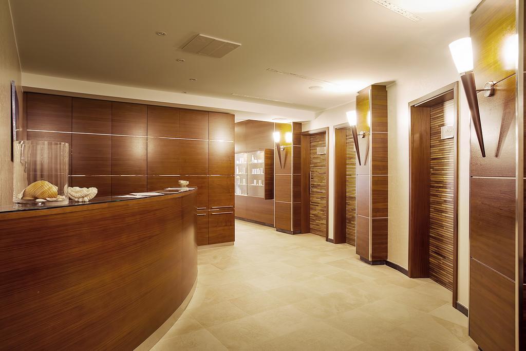 Spa & Wellness Hotel Pinia Malinska Exterior foto