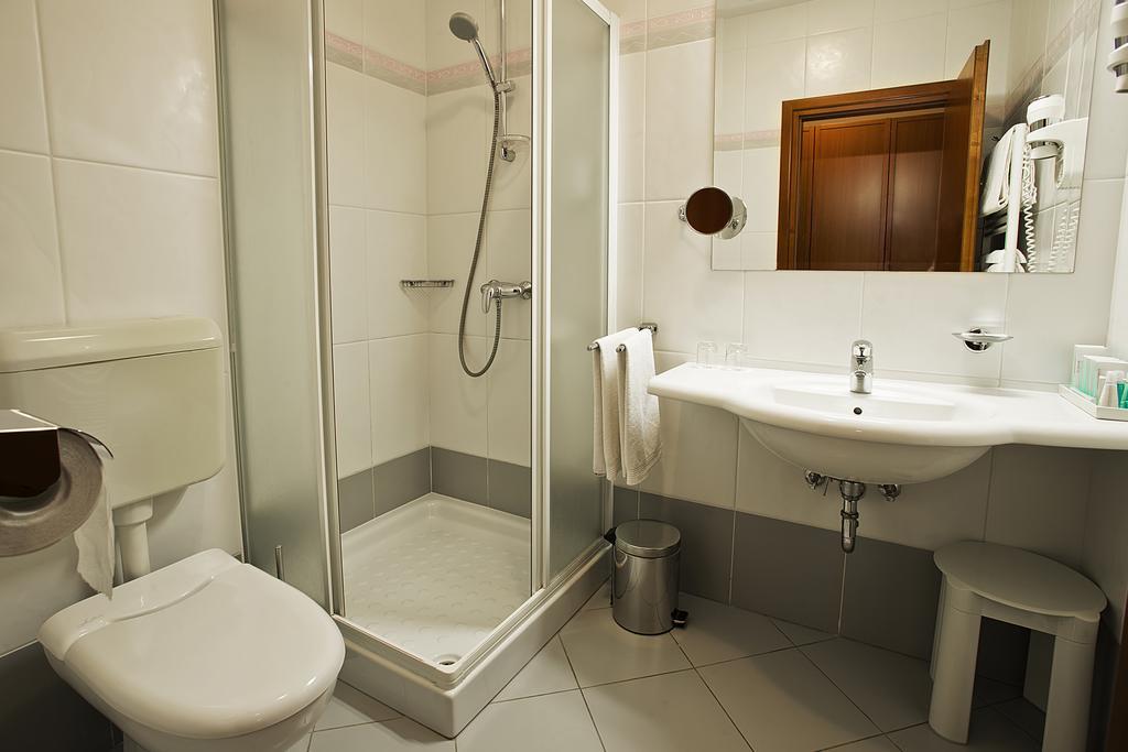 Spa & Wellness Hotel Pinia Malinska Habitación foto